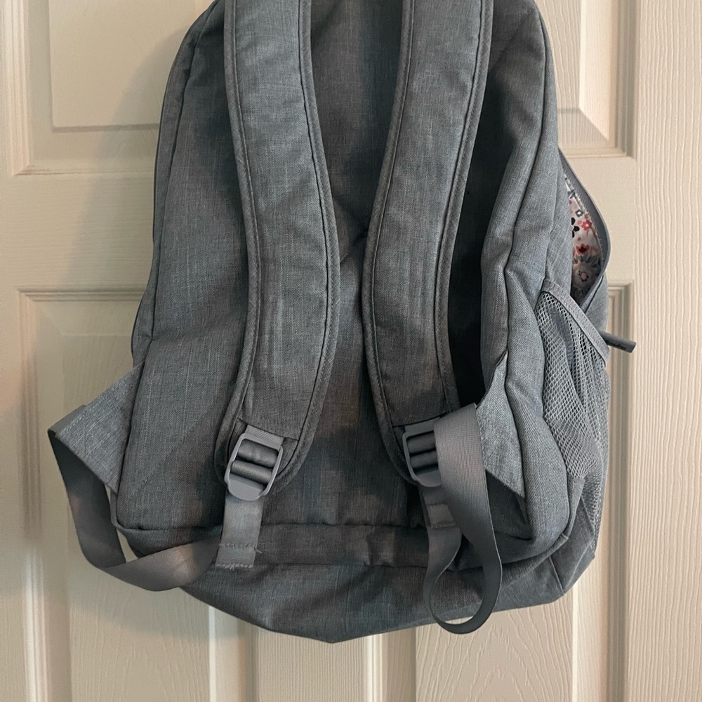 backpack - Picture 3 of 4